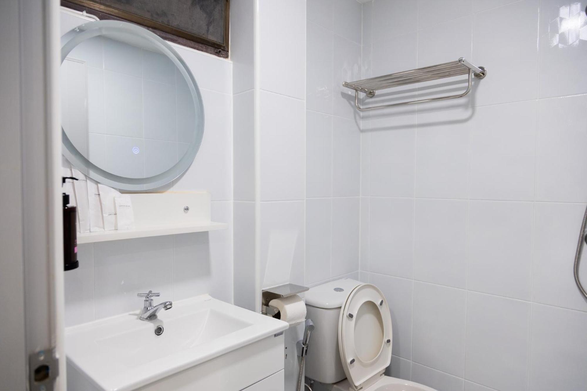 Cozy Stay Inn Бангкок Экстерьер фото