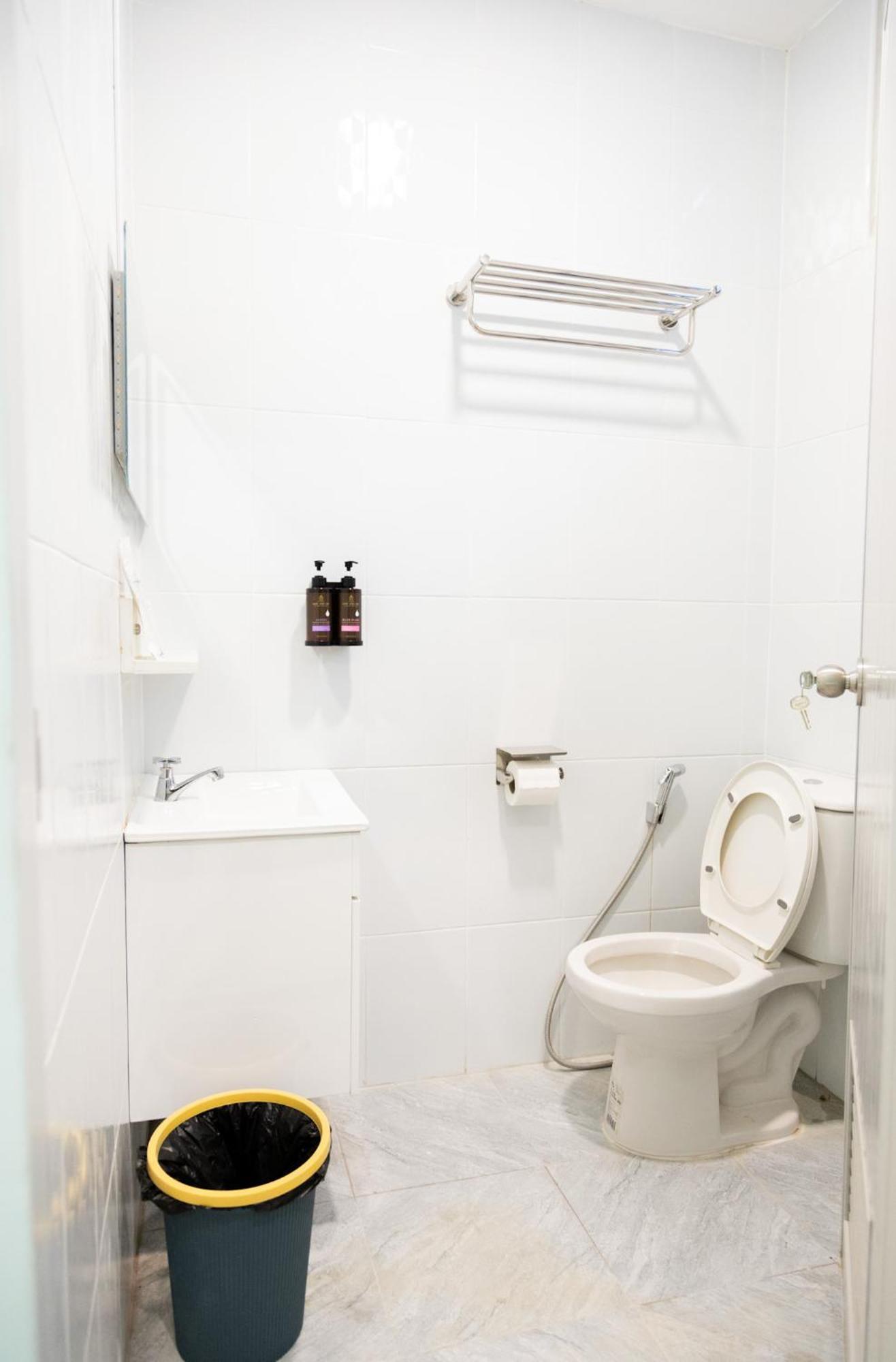 Cozy Stay Inn Бангкок Экстерьер фото